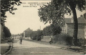 CPA CHAUMES en BRIE Rue de MEAUX Entrée du Pays (120015)