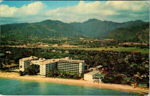 Postcard HOTEL SCENE Honolulu - Waikiki Hawaii HI AM8094