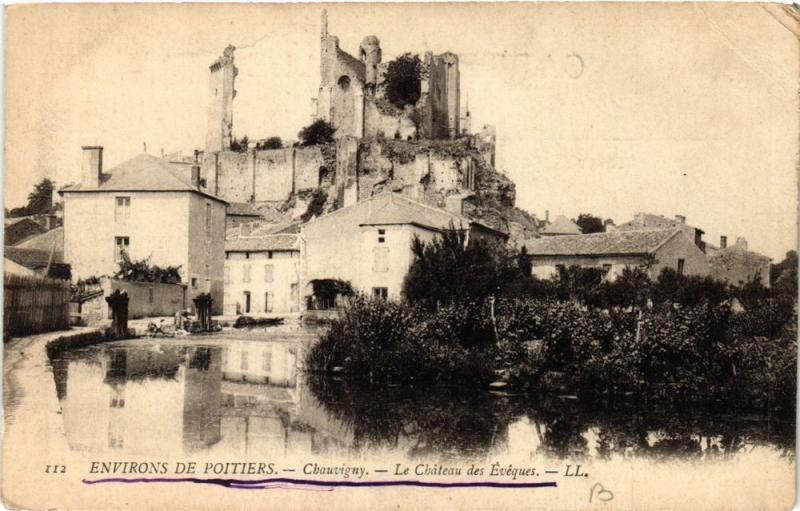 CPA Env. de POITIERS - CHAUVIGNY - Le Chateau des Eveques (365647)