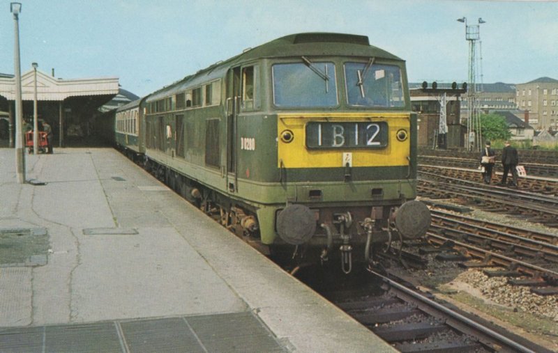 Class 53 D0280 Train at Bristol Railway Station in 1968 Postcard