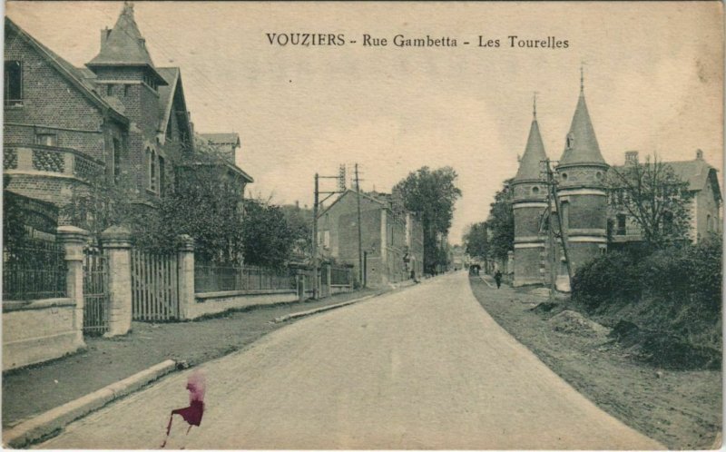 CPA VOUZIERS - Rue Gambetta (134871)
