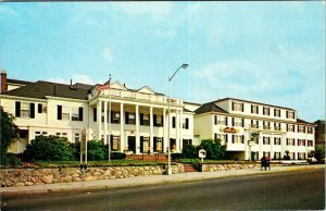 Postcard HOTEL SCENE Wellesley Massachusetts MA AM4994