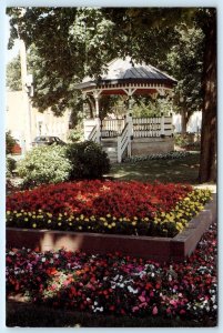 HUNTLEY, Illinois IL ~ Gazebo VILLAGE PARK Flower Beds 1999 ~ 4x6 Postcard