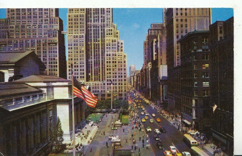 America Postcard - Looking Up Fifth Avenue From New York Public Library - TZ1331