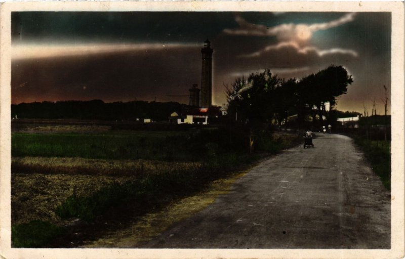 CPA Ile-de-RÉ - La Route du Phare au Crépuscule (975936)