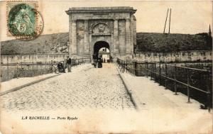 CPA La ROCHELLE - Porte Royale (354464)