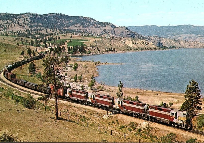 VINTAGE CANADIAN PACIFIC RAILRAY KAMLOOPS LAKE B.C. CHROME POSTCARD P483