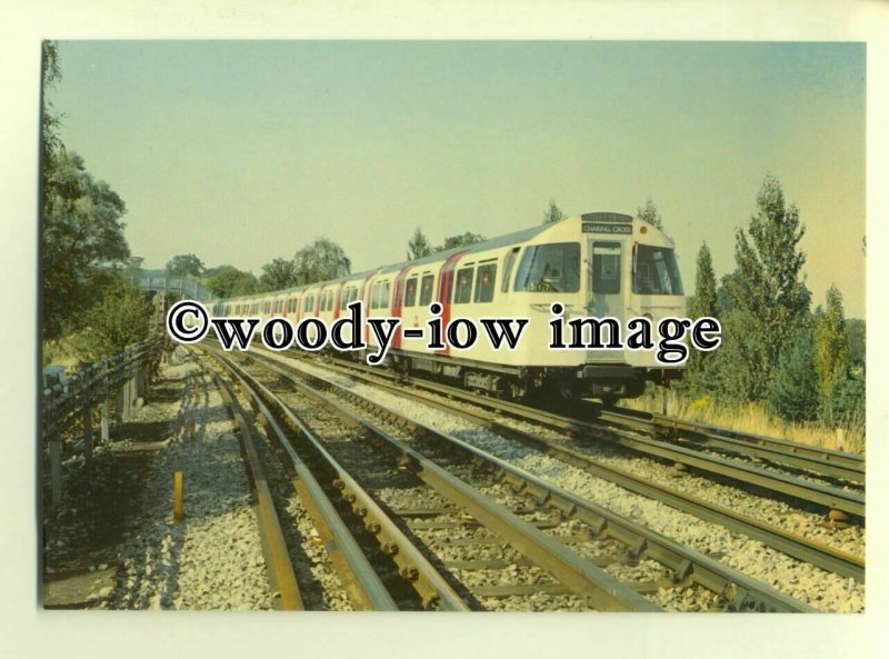 ry1126 - London Underground - 1972 Mark 2 Tube Stock on Jubilee Line - postcard