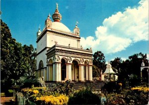 VINTAGE CONTINENTAL SIZE POSTCARD HINDU TEMPLE AT TRIOLET MAURITIUS MAILED 1979