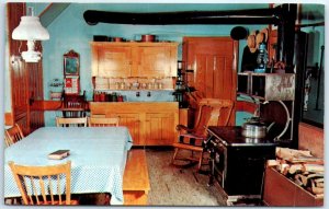 Postcard - The Amish Farm & House, East of Lancaster, Pennsylvania, USA