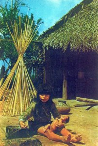 VINTAGE CONTINENTAL SIZE POSTCARD NATIVE CUSTOM OF PERUVIAN AMAZONY