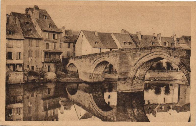 CPA ESPALION Le Pont gothique du XIII siécle (174002)