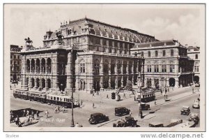 RP; Busy Street Scene, Oper, Wien, Austria, 10-20s