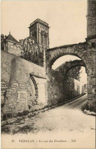 CPA VEZELAY La Rue des Ursulines (1198551)