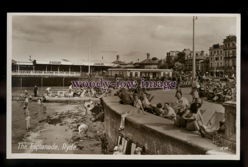 h1973 - Isle of Wight - Busy Western Sands & Gardens in Ryde, c1950s - postcard