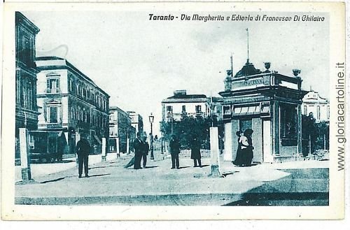 07850 vintage postcard - TARANTO City: NEWSSTAND-