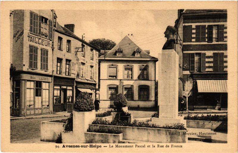 CPA AVESNES-sur-HELPE - Le Monument Pascal et la Rue de France (422867)