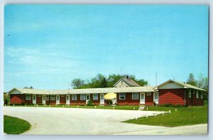 Sturgeon Bay Wisconsin WI Postcard Lorraine Motel Exterior Building 1960 Antique