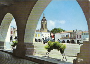 France Postcard - Sauveterre De Guyenne - Place De La Republique - Ref 12922A