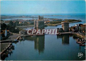 Modern Postcard La Rochelle (Chte Mrs.) L'Entree du Port and the Two Towers