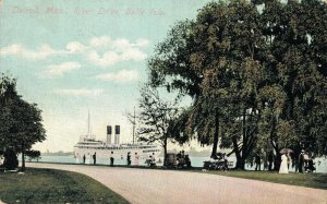 USA Detroit Michigan River Drive Belle Isle 05.47