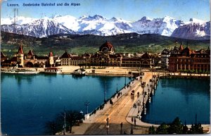 Switzerland Luzern Seebrucke Bahnhof und die Alpen Vintage Postcard 09.81