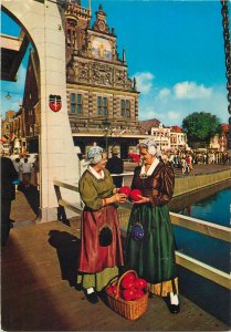 Postcard Ethnic traditions ritual folklore Alkmaar kaasmarkt