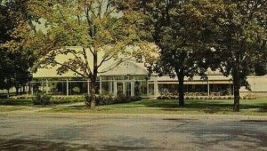 Postcard View of Public Greenhouse , Potowatomi Park, South Bend, IN.     P4