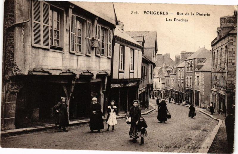 CPA FOUGERES-Rue de la Pinterie-Les Porches (265436)