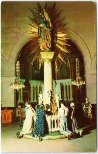 VINTAGE POSTCARD THE MIRACULOUS STATUE AT STE-ANNE-DE-BEAUPRE QUEBEC CANADA