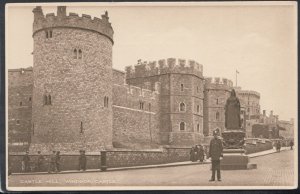 Berkshire Postcard - Castle Hill, Windsor Castle     RS11396