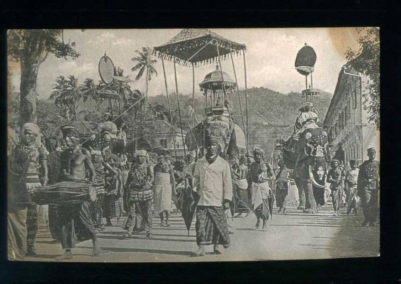 213617 CEYLON KANDY Perahera native musicians Vintage postcard