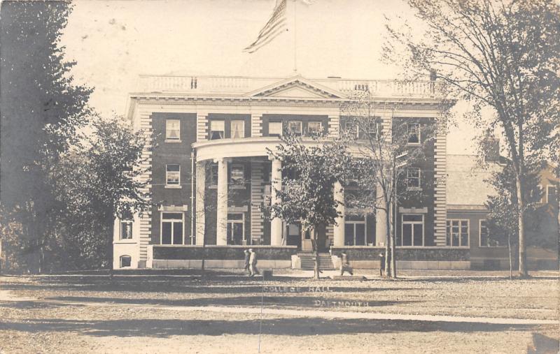 Hanover New Hampshire~Dartmouth College Hall~Students in Front~1907 RPPC