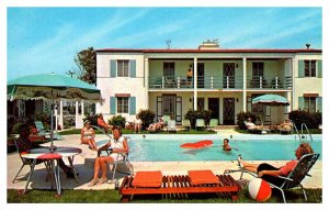 Postcard SWIMMING POOL SCENE St. Petersburg Florida FL AQ1286