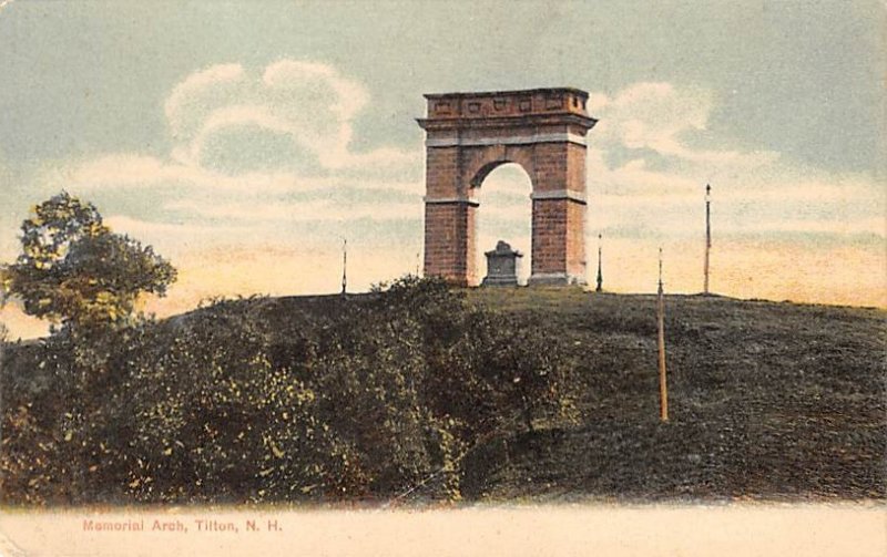 Statue, Sculpture Post Card Memorial Arch Tilton, New Hapshire, USA Unused