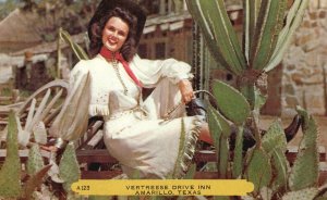 Vintage Postcard Vertreese Drive Inn Beautiful Model Lady Cactus Amarillo Texas