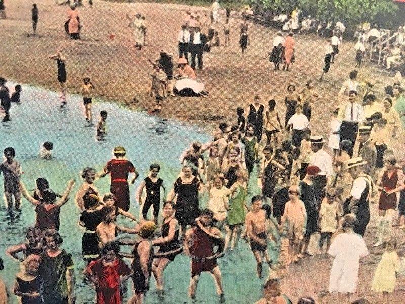 Postcard  Antique View of Wading Pool, Children's Playground in Chicago, IL  X1