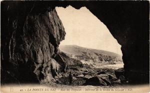 CPA La Pointe du RAZ - Baie des Trépassés - Intérieur de la Grotte (457642)