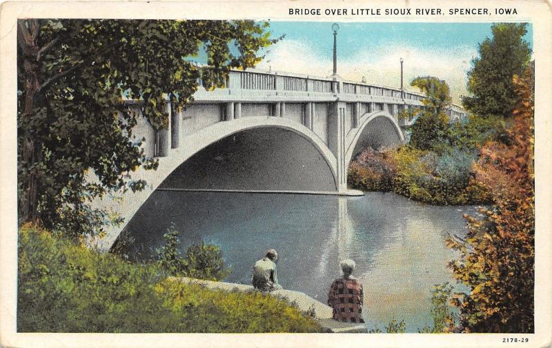Spencer Iowa~Bridge Over Little Sioux River~Boys Sitting on Wall~1943 Postcard