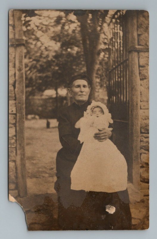 Grandmother Baby Funeral? Postmortem? RPPC Real Photo Postcard Damaged Corner 