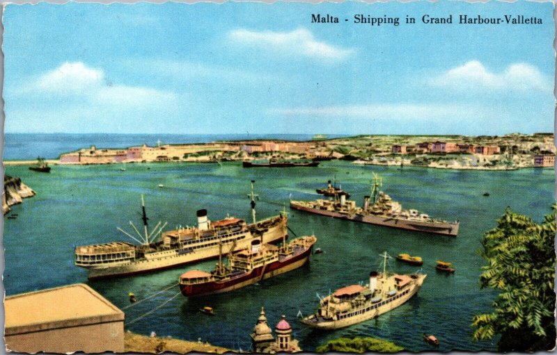 Malta Shipping in Grand Harbour Valletta Vintage Postcard C043