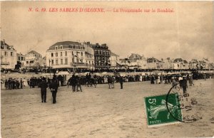 CPA LES SABLES-D'OLONNE La Promenade sur le Remblai (869019)