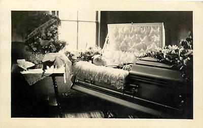 REAL PHOTO-FUNERAL-CASKET-FLOWER ARRANGEMENTS-R84093