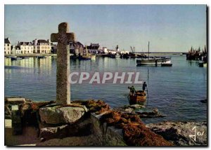 Postcard Modern Brittany color Guilvinec Finestere a corner of the Port to