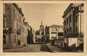 CPA MAZAMET Le Theatre et l'Eglise Notre-Dame (1087568)