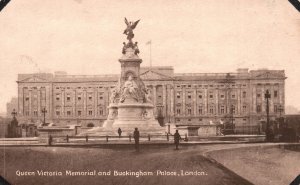 Vintage Postcard Queen Victoria Memorial and Buckingham Palace London UK
