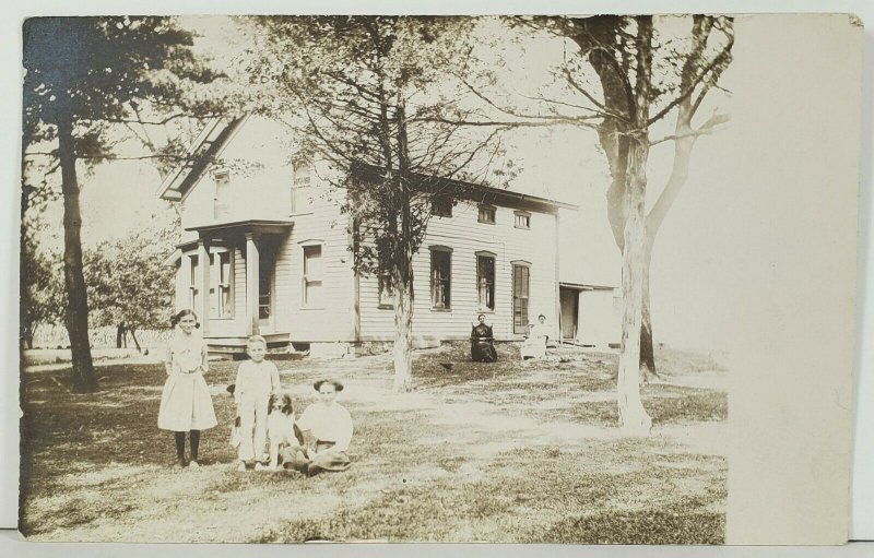 RPPC Farmhouse Women Children & Dog Real Photo Postcard C10