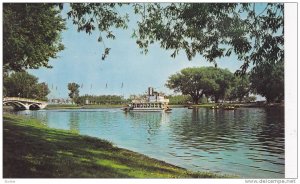 The Little Trillium paddle wheel boat in the lagoon at Centre Island, Toron...