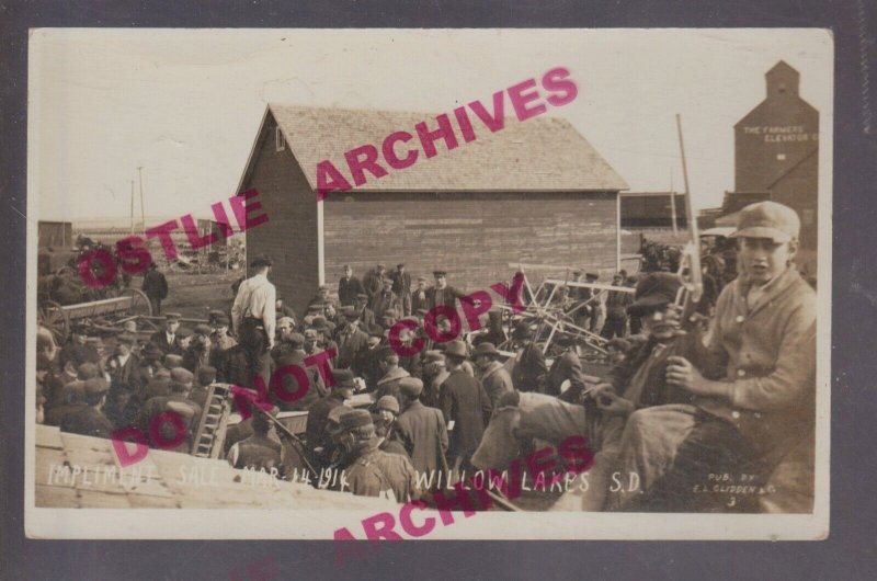 Willow Lakes SOUTH DAKOTA RPPC 1914 FARM IMPLEMENT AUCTION Auctioneer SALE Crowd