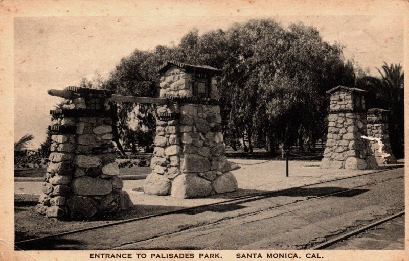 Santa Monica, California - The Entrance to Palisades Park - c1910